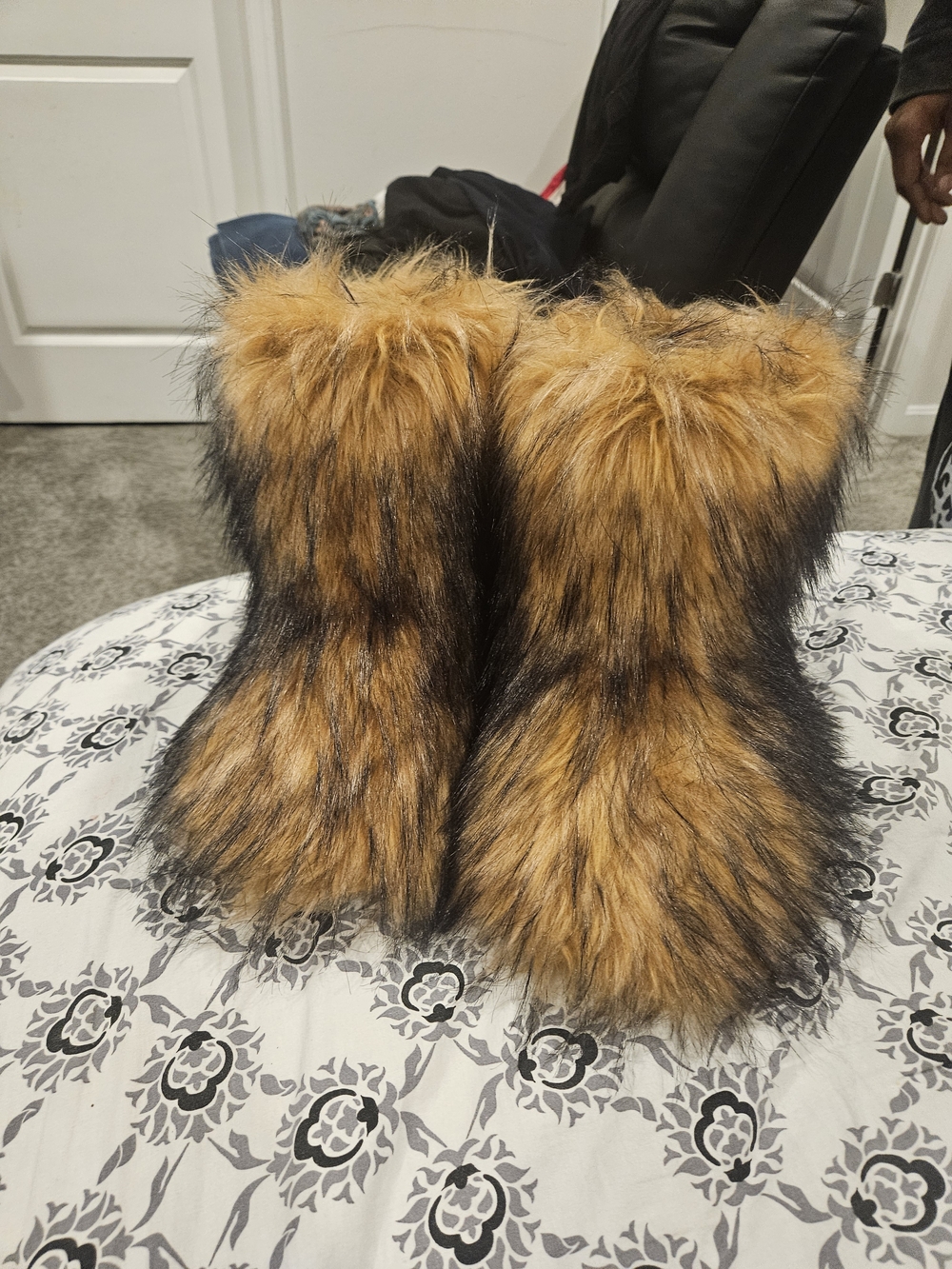 NWOT Y2K Fluffy Shaggy Faux Fur Snow Boots Brown Ombre - Size 43